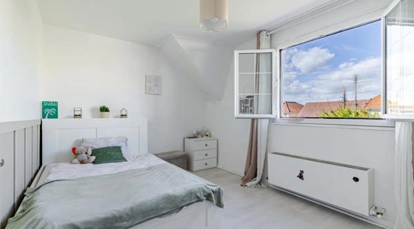 Maison à vendre 7 pièces d'environ 180 m2  au sol a MONTFERMEIL (93)