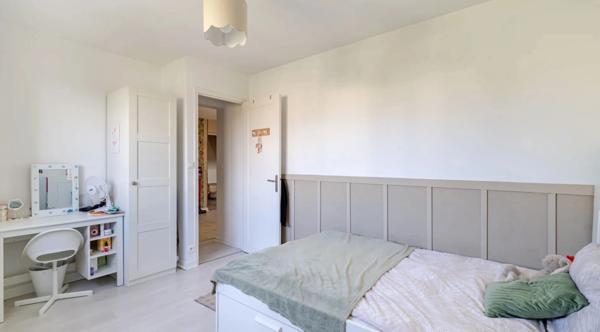 Maison à vendre 7 pièces d'environ 180 m2  au sol a MONTFERMEIL (93)