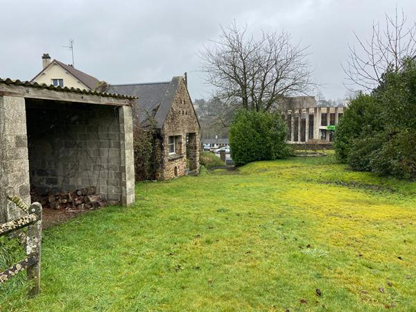 A vendre, terrain à bâtir situé à 750 m de L'institut St-Lô-Agneaux