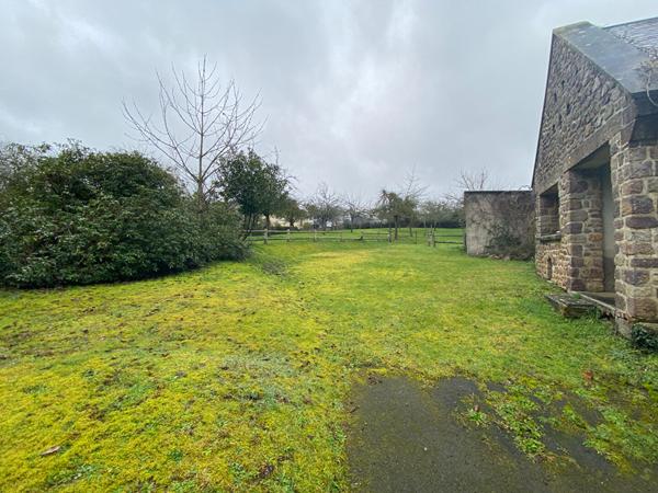 A vendre, terrain à bâtir situé à 750 m de L'institut St-Lô-Agneaux