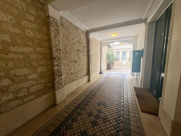 Appartement
         2 pièces
        - 35 m² 495 000 € *