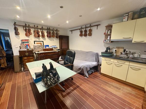 Appartement
         2 pièces
        - 35 m² 495 000 € *