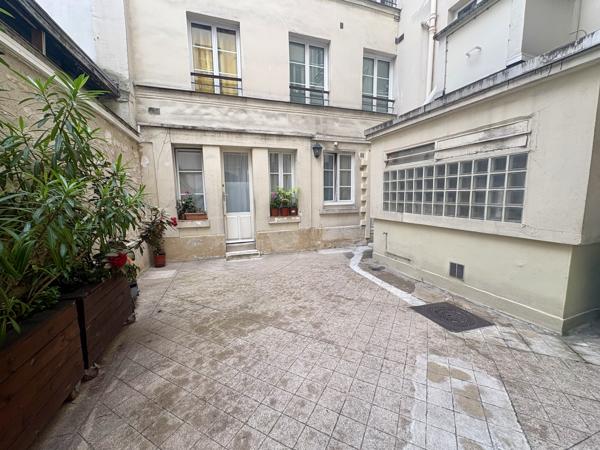 Appartement
         2 pièces
        - 35 m² 495 000 € *