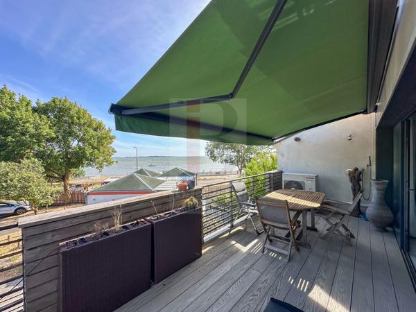 Maison vue mer avec garage