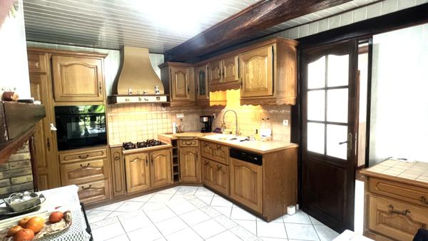 NOAILLES MAISON SEJOUR CUISINE 4 CHAMBRES JARDIN COMMERCES ECOLES