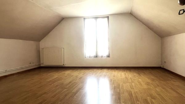 NOAILLES MAISON SEJOUR CUISINE 4 CHAMBRES JARDIN COMMERCES ECOLES