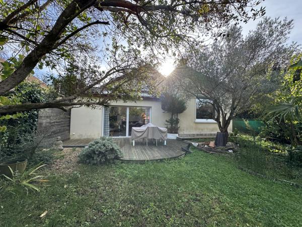 A LOUER Marmande à quelques pas de toutes les commodités, villa 167m² meublée avec jardin et garage.
