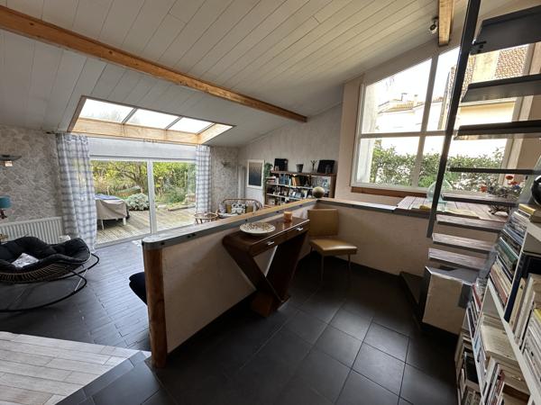 A LOUER Marmande à quelques pas de toutes les commodités, villa 167m² meublée avec jardin et garage.