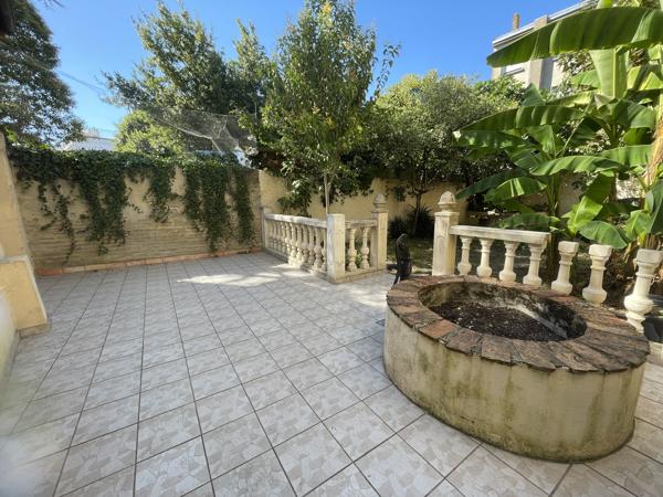 Maison de ville 86 m2, 3 chambres, avec jardin et terrasse, Marmande 47200 En plein cœur de Marmande, au calme et à quelques minutes à pied des commerces de proximité, venez découvrir cette charmante maison de ville, offrant de beaux volumes et un agréable jardin à l'abri des regards. Détails des diagnostics énergétiques