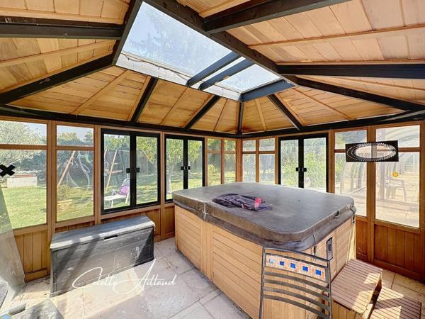 Élégance provençale et volumes généreux au cœur de Mérargues.