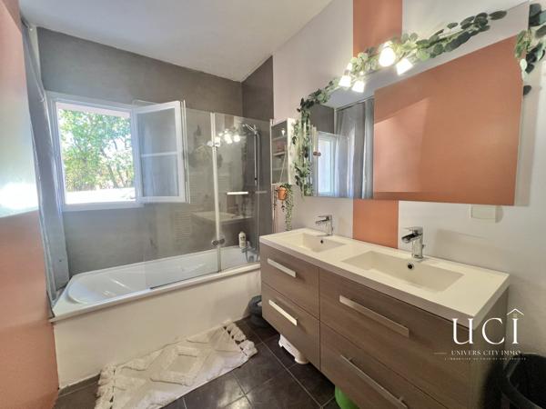 Maison de plain-pied, 3 chambres, terrain de 1785m2 clos