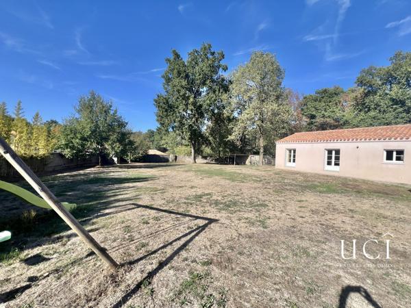 Maison de plain-pied, 3 chambres, terrain de 1785m2 clos