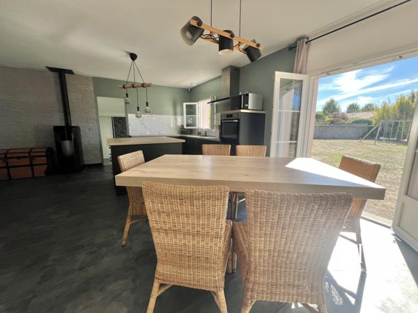 Maison de plain-pied, 3 chambres, terrain de 1785m2 clos