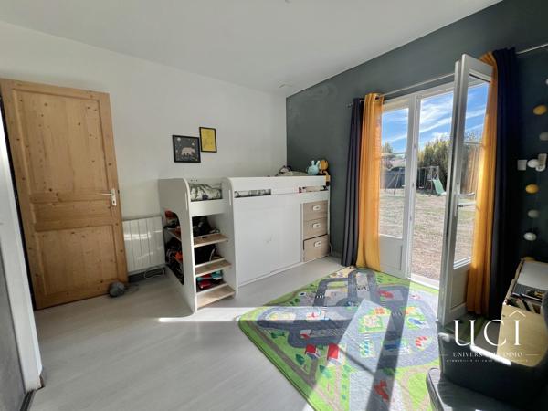 Maison de plain-pied, 3 chambres, terrain de 1785m2 clos
