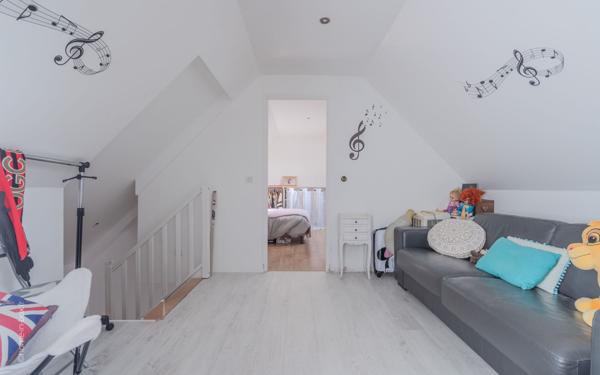 Maison à vendre    8 pièces • 157,41 m2 Magny-le-Hongre