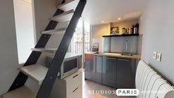 Studio meublé balcon avec vue sacre coeur, Métro les Abbesses