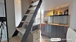 Studio meublé balcon avec vue sacre coeur, Métro les Abbesses