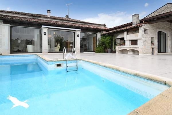 Maison 299 000 € Gensac-la-Pallue 6 p 215 m² DPE E