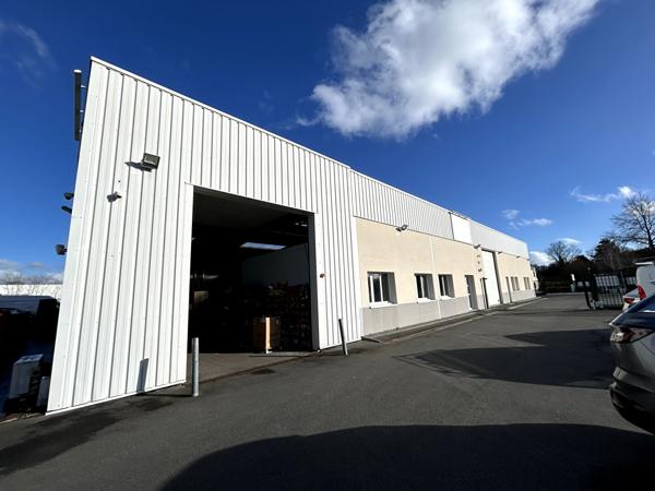 A VENDRE : Très beau Batiment d'activité 855 m2 (RDC 635 + étages 220) situé au NORD de NANTES