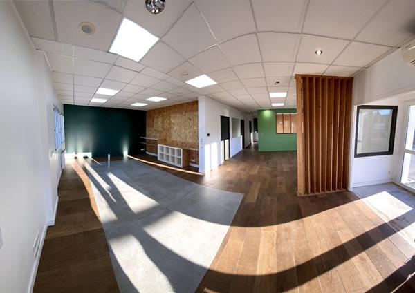 A VENDRE : Très beau Batiment d'activité 855 m2 (RDC 635 + étages 220) situé au NORD de NANTES
