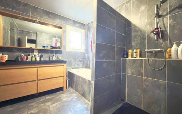 Appartement à vendre    5 pièces • 101,67 m2 Salon-de-Provence