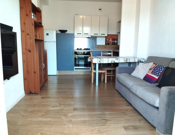 T4 lumineux de 63m2 avec balcons et cave.