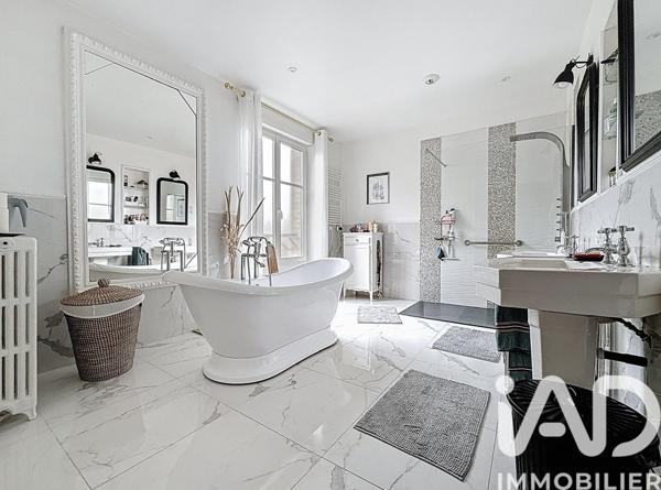 Maison à vendre 10 pièces 220 m² Châlons-en-Champagne