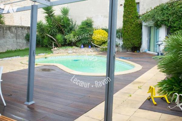 Maison familiale avec piscine dans le centre de Milhaud