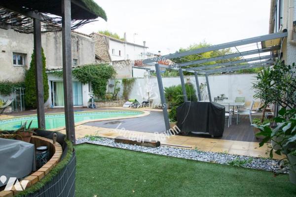 Maison familiale avec piscine dans le centre de Milhaud