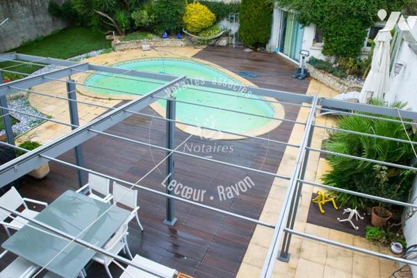 Maison familiale avec piscine dans le centre de Milhaud