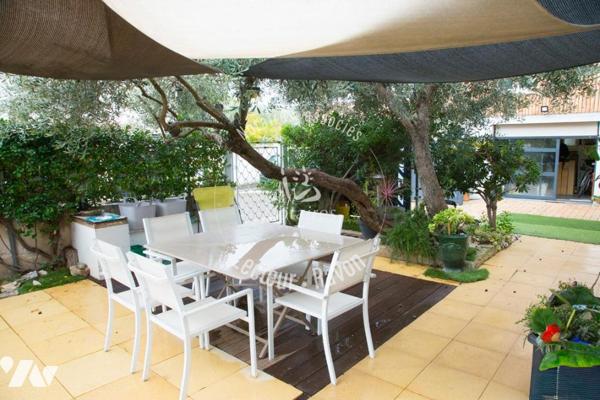 Maison familiale avec piscine dans le centre de Milhaud