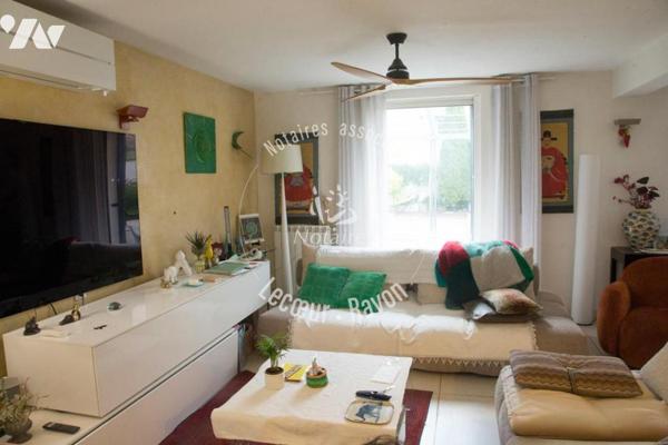 Maison familiale avec piscine dans le centre de Milhaud