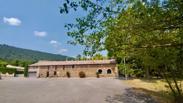 Maison en pierre à vendre 10 pièces ,appart.132 m2 ,surface annexe 314 m2 + Piscine et Bassin naturel