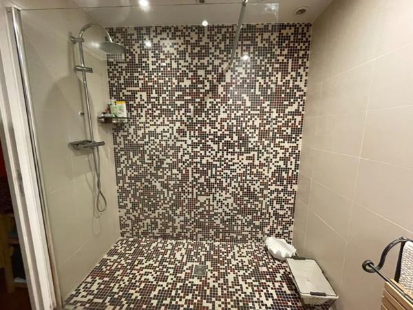 Maison en pierre à vendre 10 pièces ,appart.132 m2 ,surface annexe 314 m2 + Piscine et Bassin naturel