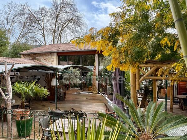 Maison en pierre à vendre 10 pièces ,appart.132 m2 ,surface annexe 314 m2 + Piscine et Bassin naturel