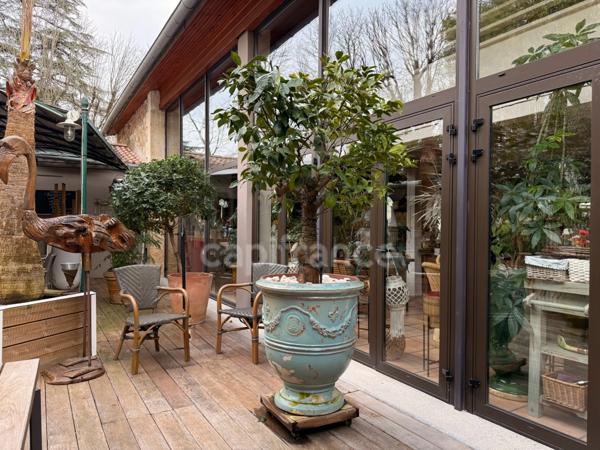 Maison en pierre à vendre 10 pièces ,appart.132 m2 ,surface annexe 314 m2 + Piscine et Bassin naturel