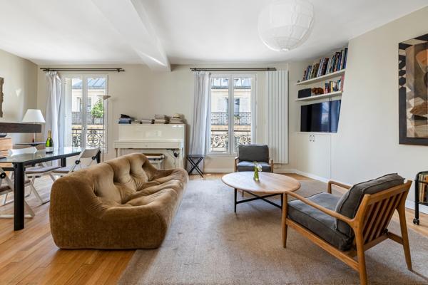 Paris 1er – Place des Victoires / Palais Royal – 69 m² traversant au calme – Charme de l’ancien – Potentiel 2 chambres
