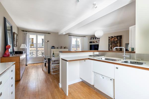Paris 1er – Place des Victoires / Palais Royal – 69 m² traversant au calme – Charme de l’ancien – Potentiel 2 chambres