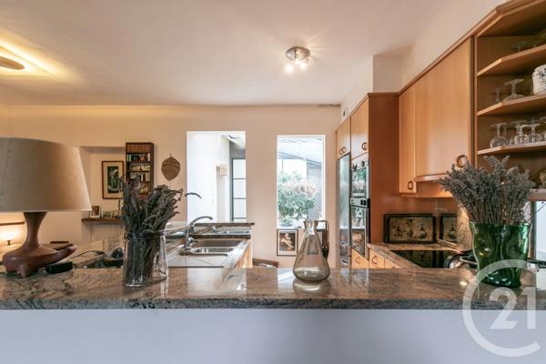 Immeuble à vendre  245 m 2   JOINVILLE LE PONT  - 94