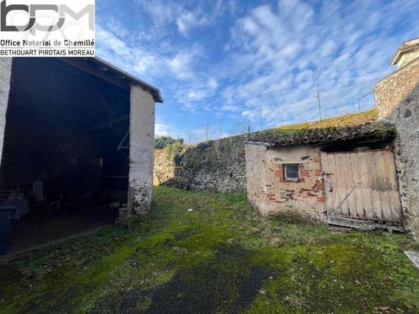 Immeuble de rapport placement financier rare à Chemillé. À Chemillé, rare opportunité d'investi...