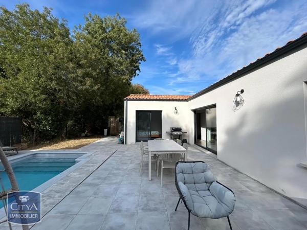 Maison à louer 4 pièces 101m² Breuil-Magné (17870)