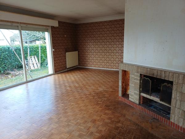 Maison sur Bagneux (49400) 115.6 m², sous-sol enterré offrant de beaux volumes.