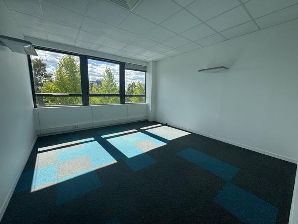 TOURS NORD L'AERONEF BUREAUX A LOUER DE 130 M² AVEC POSSIBILITE DE PARKING