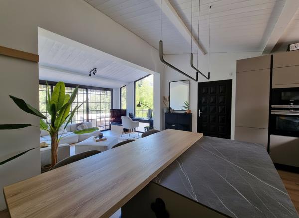 MAISON MITOYENNE D'UN CÔTÉ DE TYPE 3 PIÈCES DANS DOMAINE SÉCURISÉ