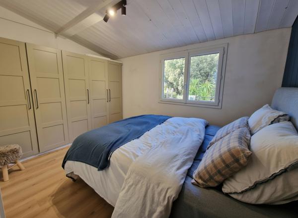 MAISON MITOYENNE D'UN CÔTÉ DE TYPE 3 PIÈCES DANS DOMAINE SÉCURISÉ