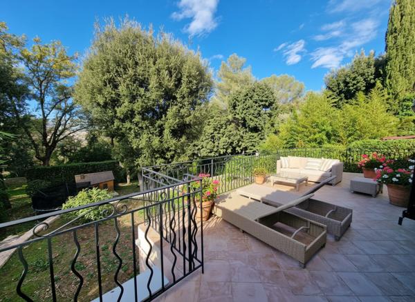 MAISON MITOYENNE D'UN CÔTÉ DE TYPE 3 PIÈCES DANS DOMAINE SÉCURISÉ