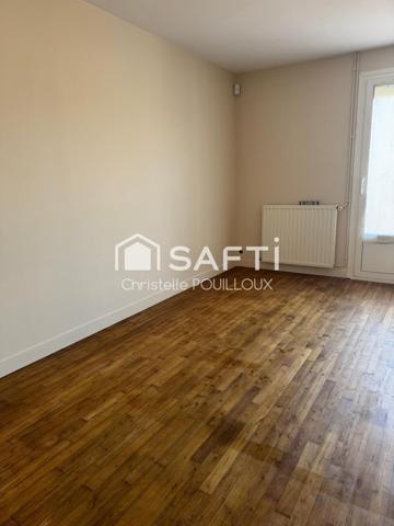 Pavillon entièrement rénové de plain pied, 3 chambres, garage, jardin