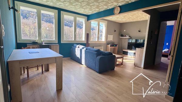 Lumineux appartement avec garage, cave et terrain à Massiac