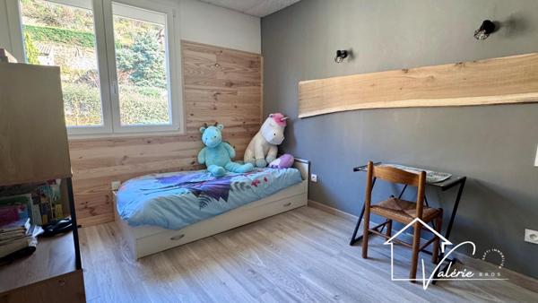 Lumineux appartement avec garage, cave et terrain à Massiac