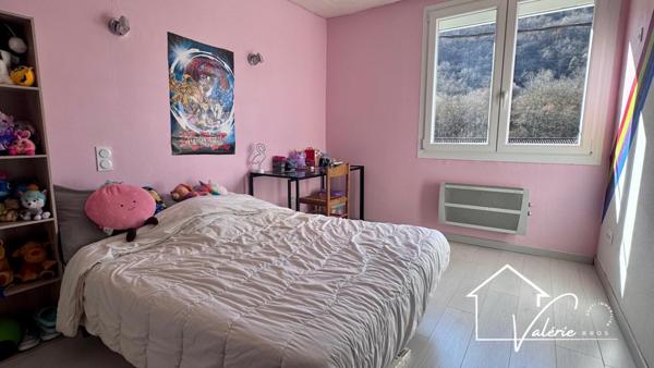 Lumineux appartement avec garage, cave et terrain à Massiac